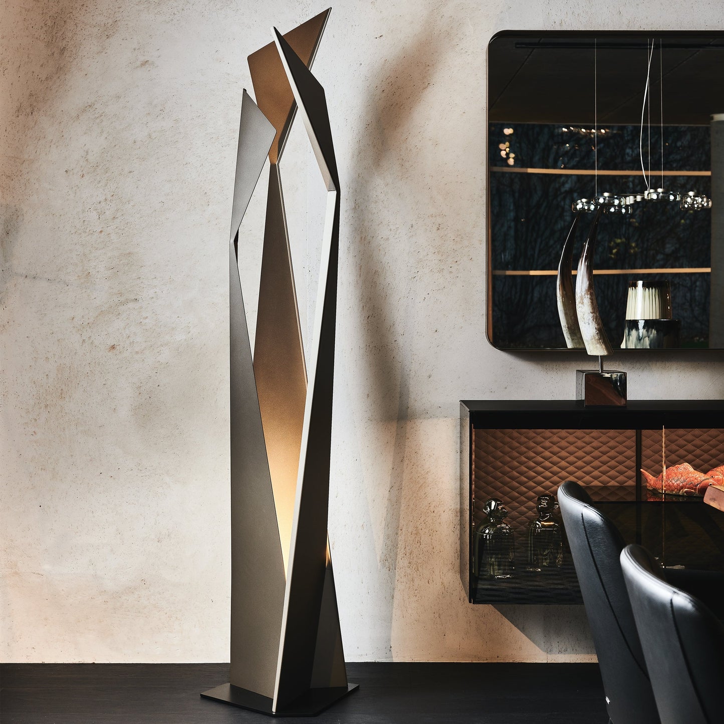 Thriller Floor Lamp