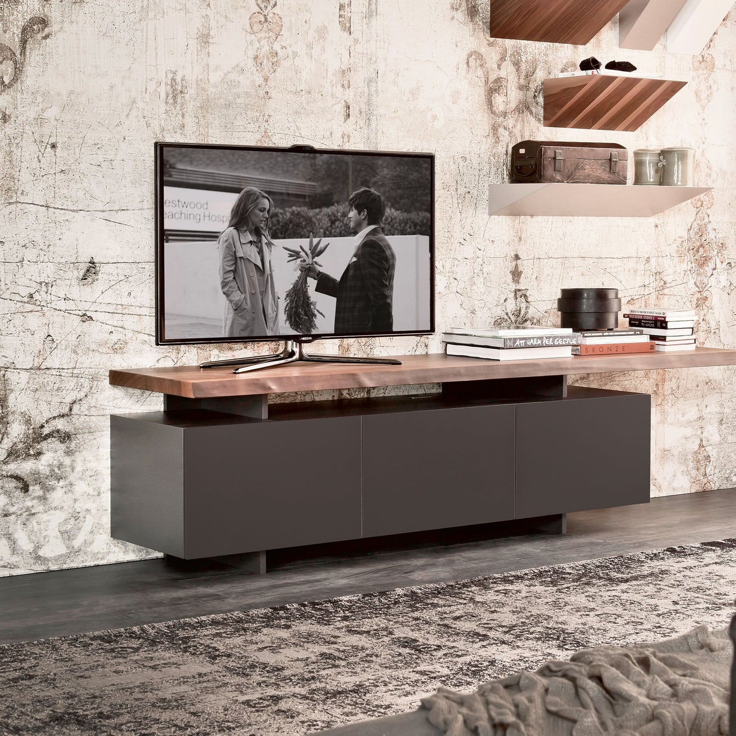 Seneca TV Console